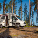 Assurance camping-car temporaire ou annuelle : quelle formule choisir et à quel prix ?